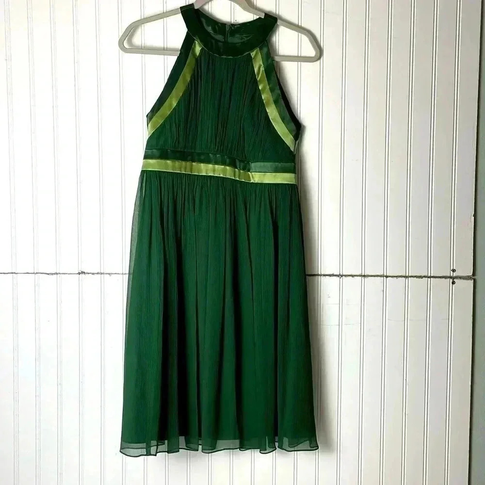 Maggie London Green 100% Silk Dress. Size 6 Flowing Party Christmas Wedding